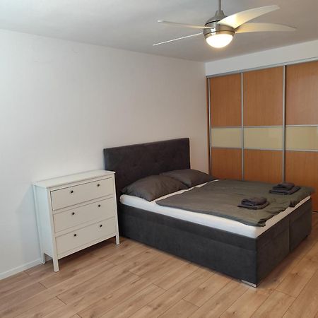 2 Room Apartment, Near Oc Galeria, Petrzalka Bratislava Exterior foto