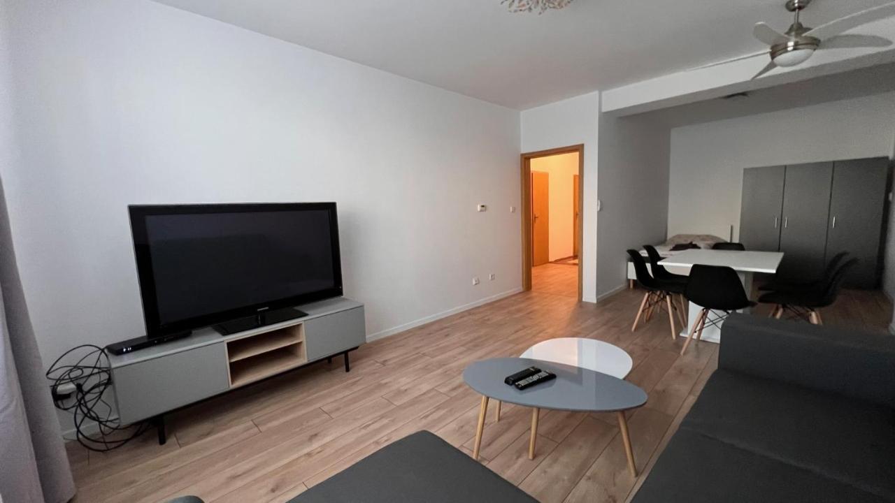 2 Room Apartment, Near Oc Galeria, Petrzalka Bratislava Exterior foto